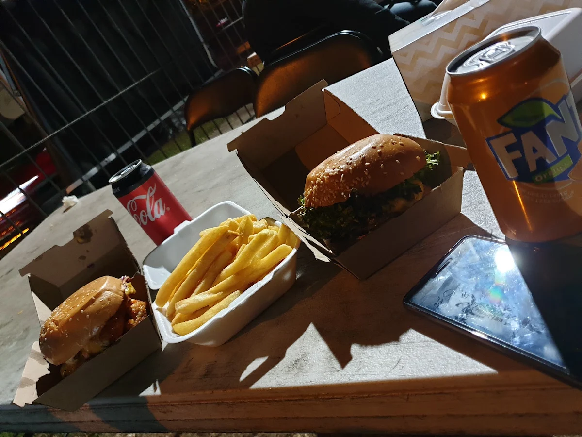 Food & drink, Chubby Buns Burgers Punchbowl