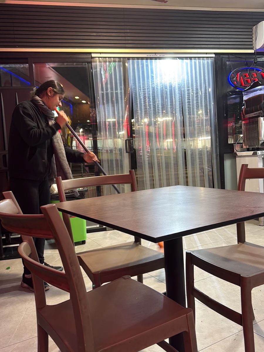 Vibe, Guildford Mina Pizzeria