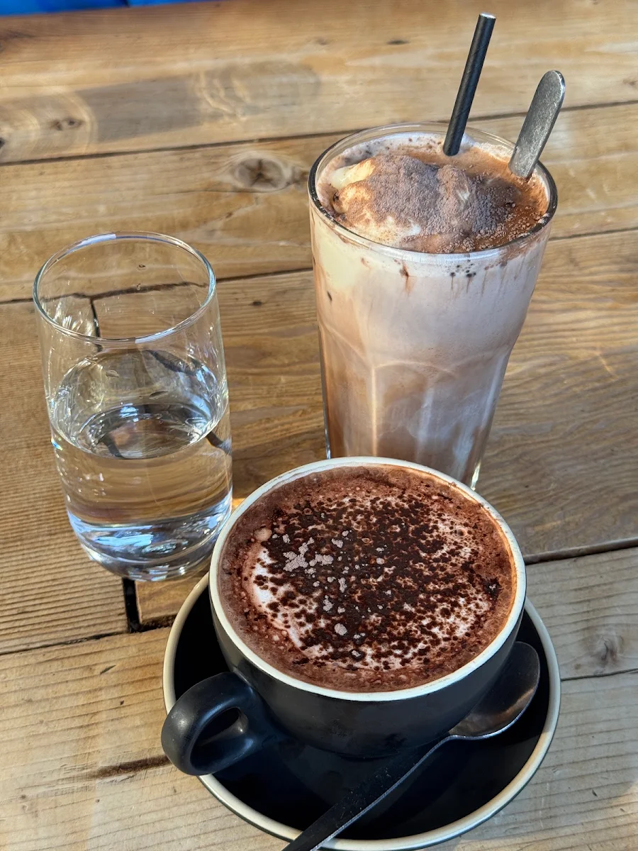 Food & drink, The Location Cafe