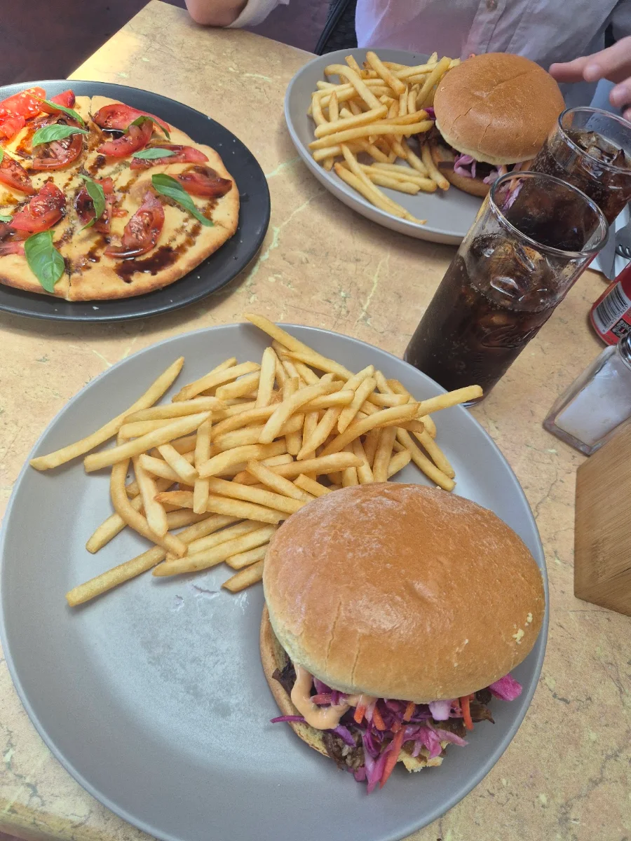 Food & drink, The Location Cafe