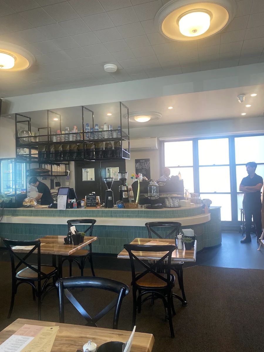 Vibe, Drake and Duck Cafe