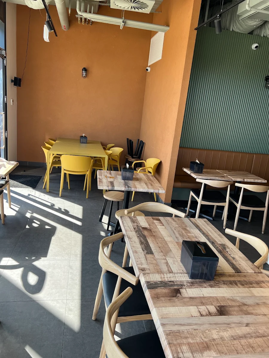 Vibe, Burger Playa St Germain Village