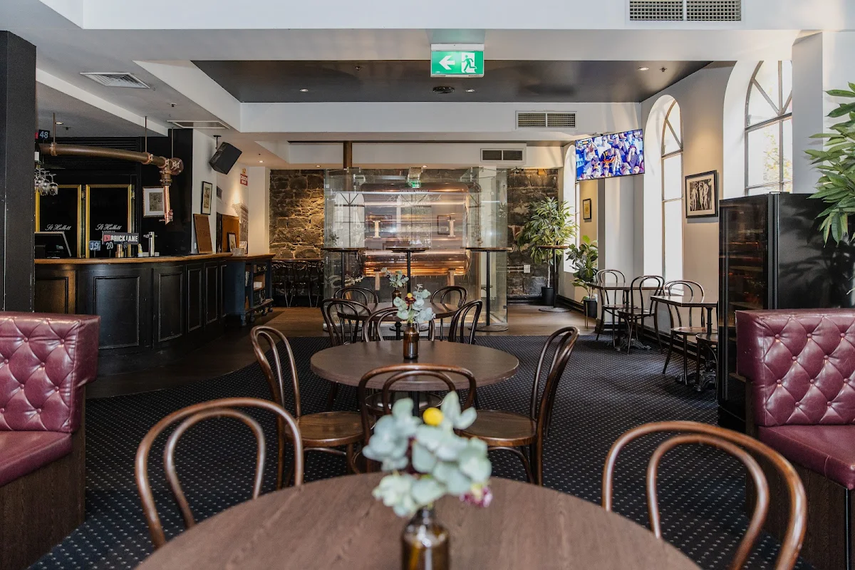 Vibe, The Coopers Inn