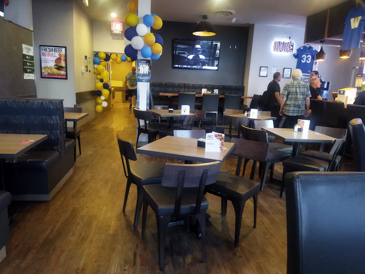 Vibe, Smitty's Restaurant & Lounge - Winnipeg Garden City