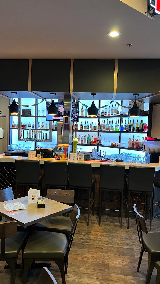Vibe, Smitty's Restaurant & Lounge - Winnipeg Garden City