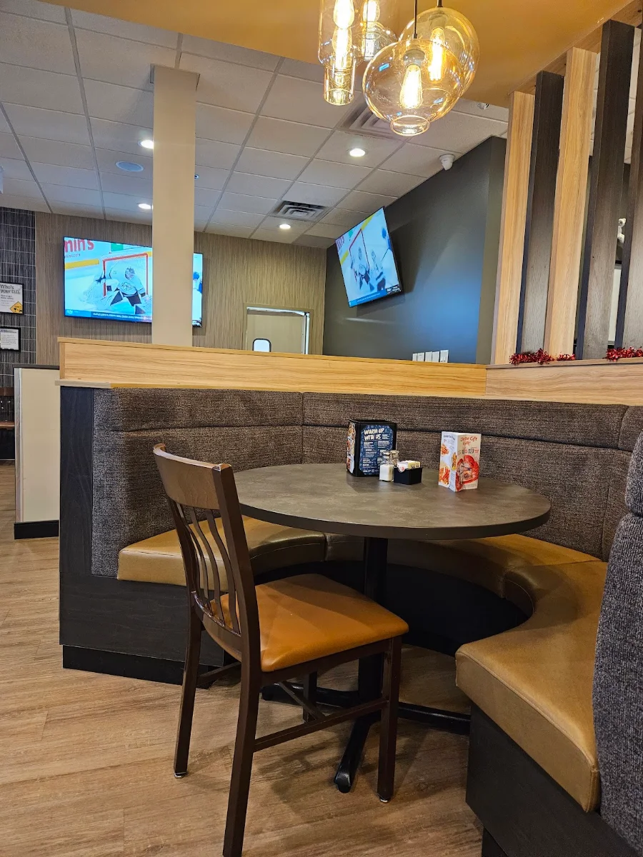Vibe, Smitty's Restaurant & Lounge - Winnipeg Garden City