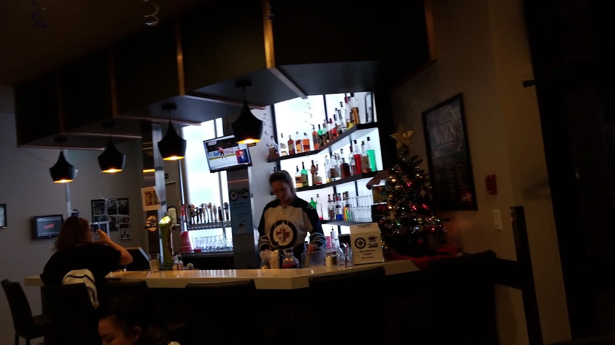 Vibe, Smitty's Restaurant & Lounge - Winnipeg Garden City