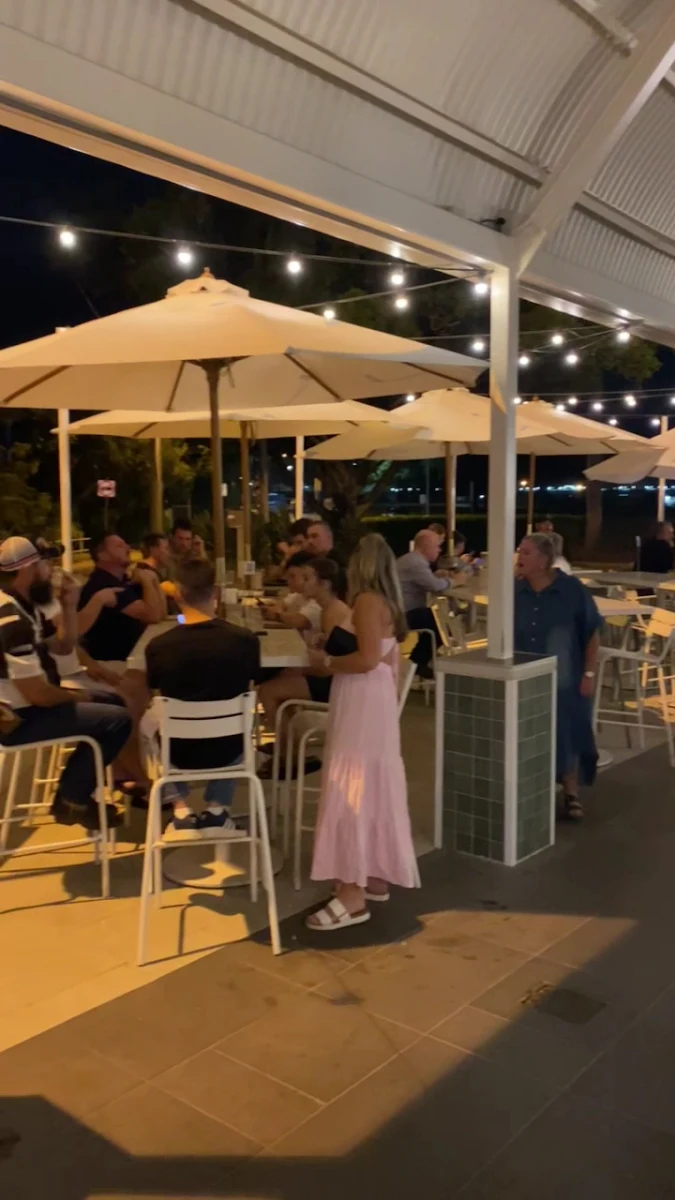 Vibe, The Metropole Hotel