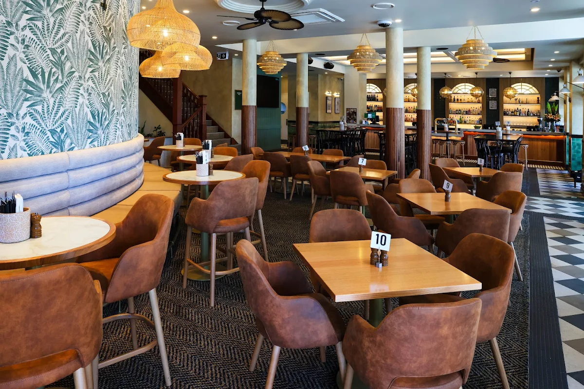 Vibe, The Metropole Hotel