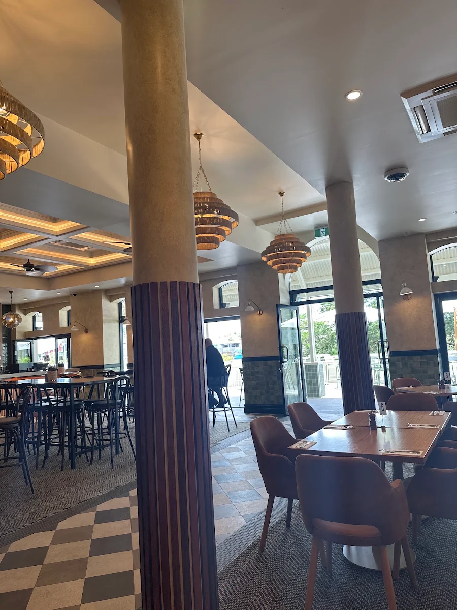 Vibe, The Metropole Hotel