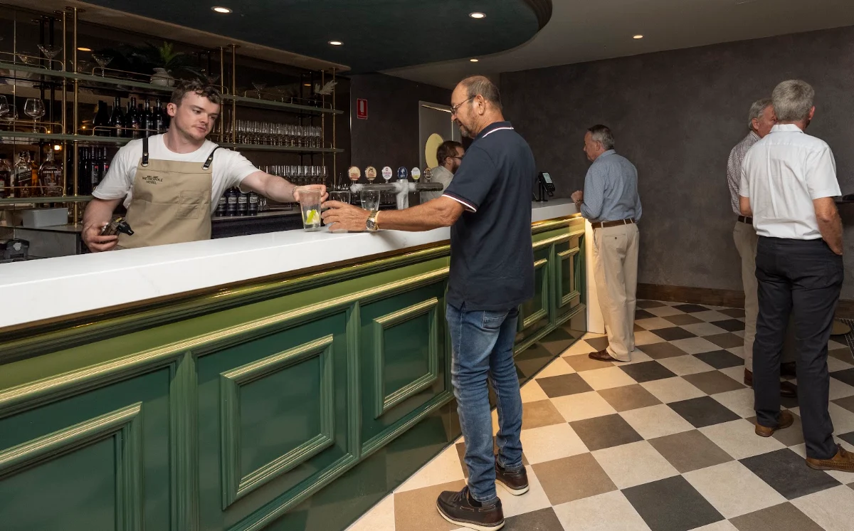 Vibe, The Metropole Hotel