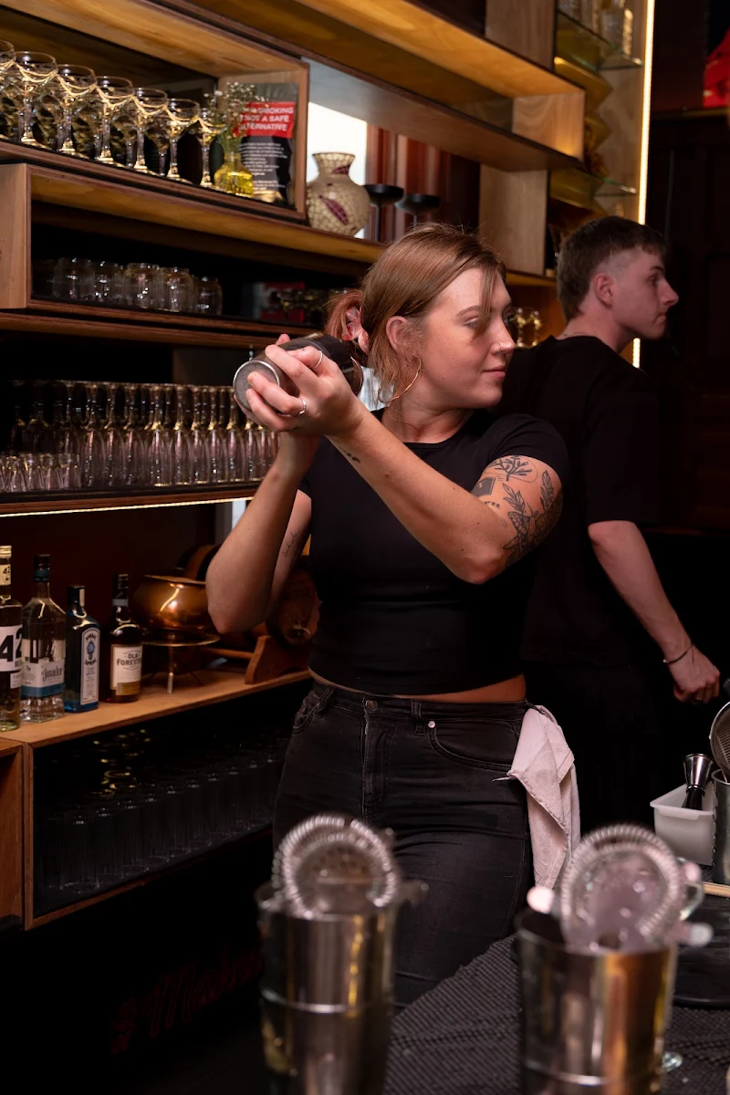 Vibe, Sonder Bar