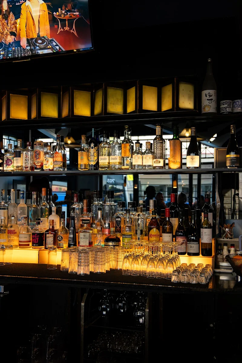Vibe, Sonder Bar
