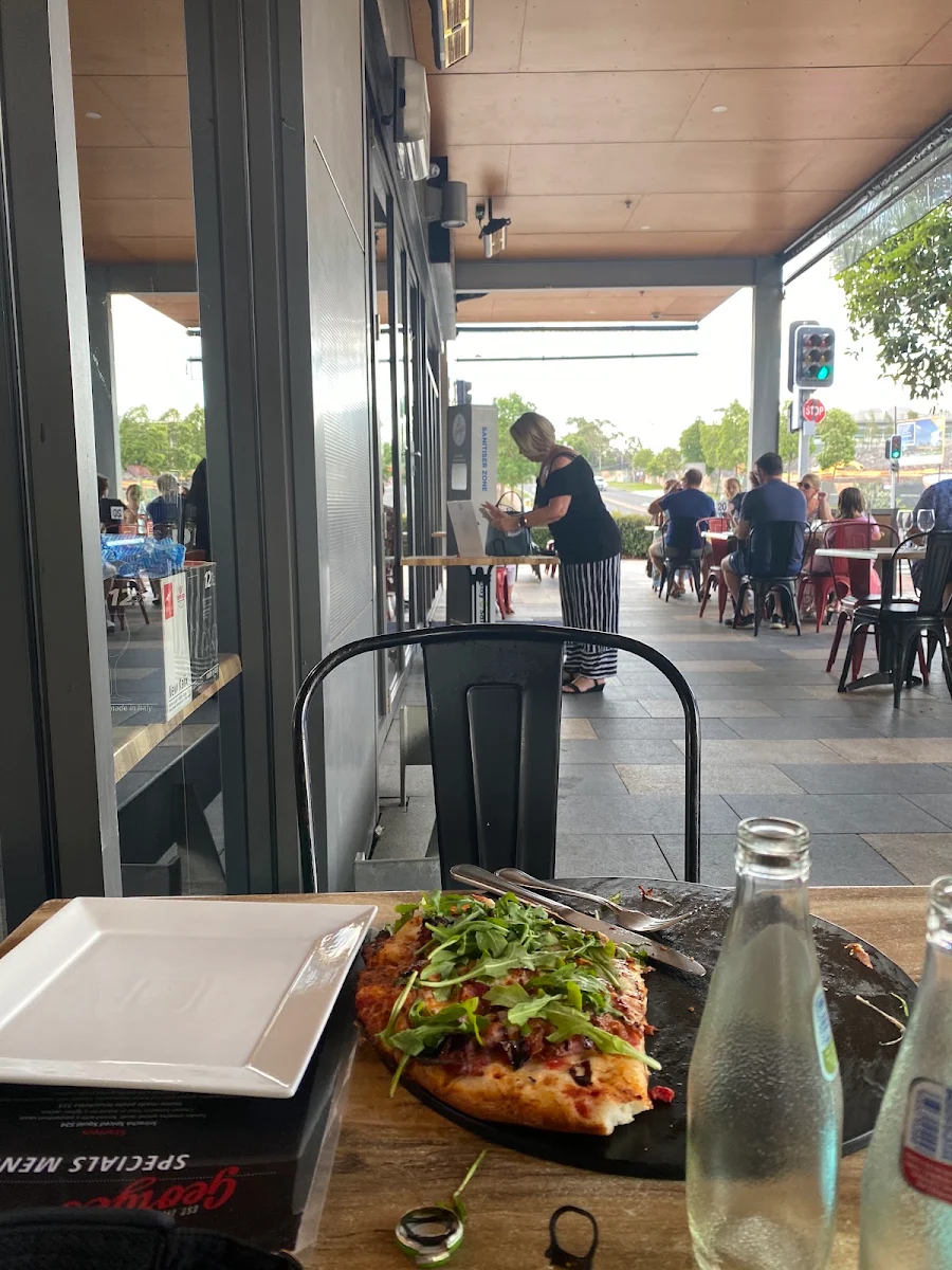 Food & drink, George's Pizzeria Bella Vista