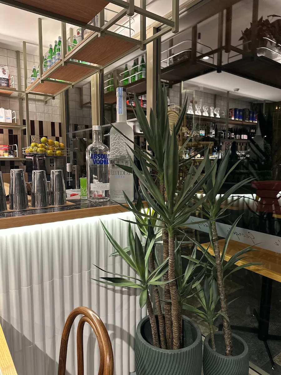 Vibe, George's Pizzeria Bella Vista