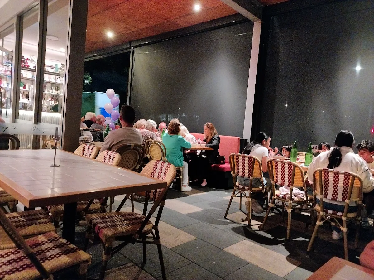 Vibe, George's Pizzeria Bella Vista