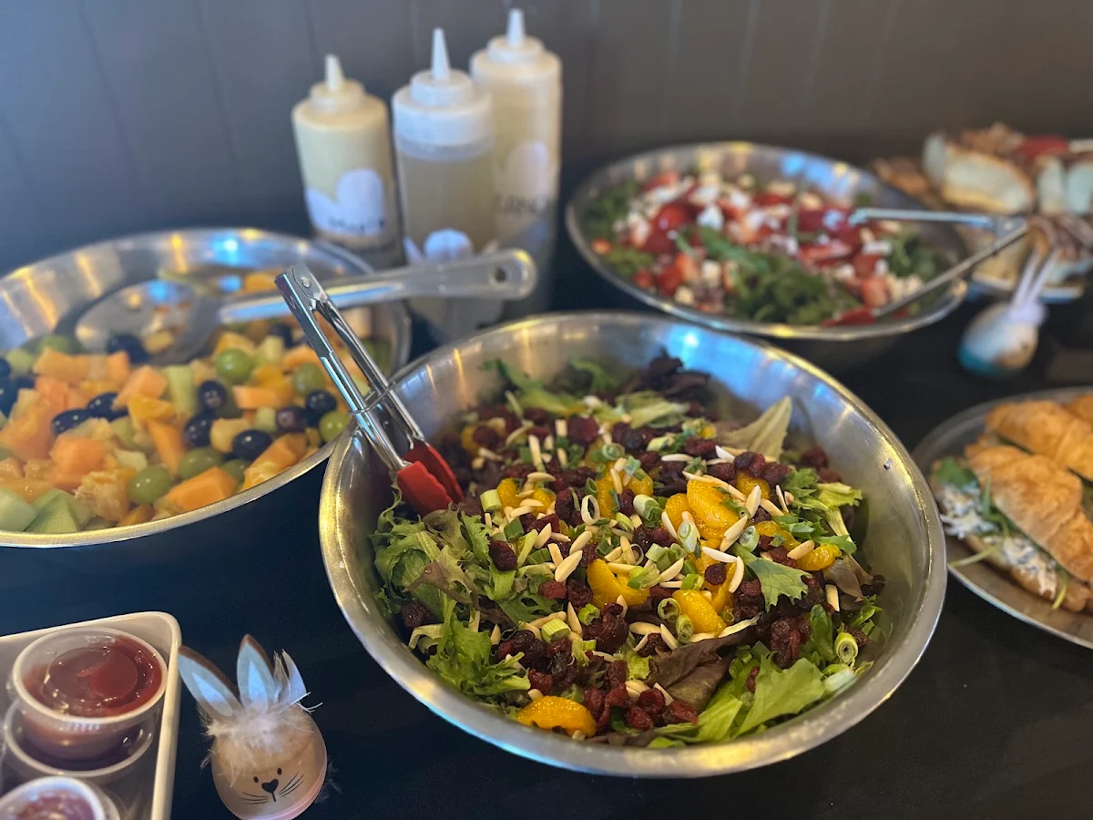 Food & drink, Moose McGuire's Huntclub