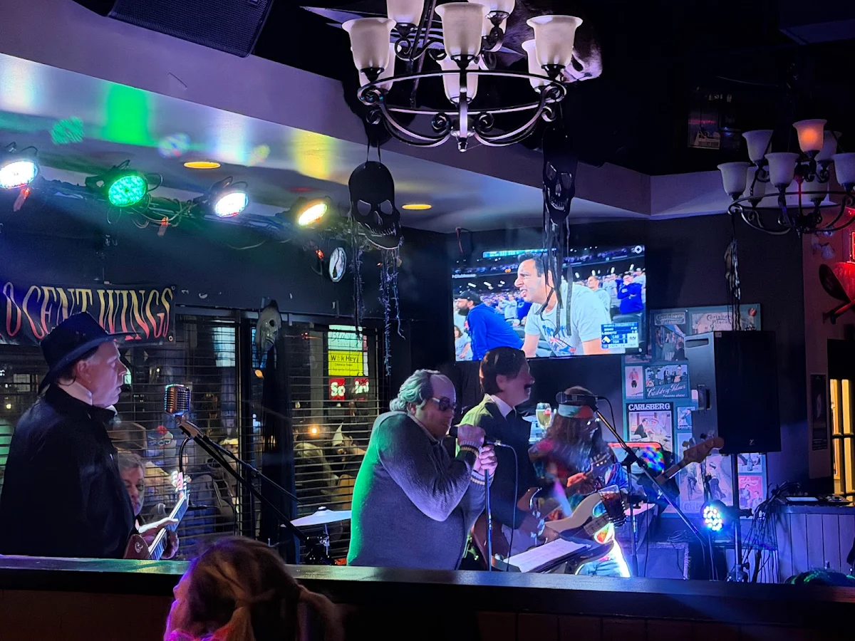 Vibe, Moose McGuire's Huntclub