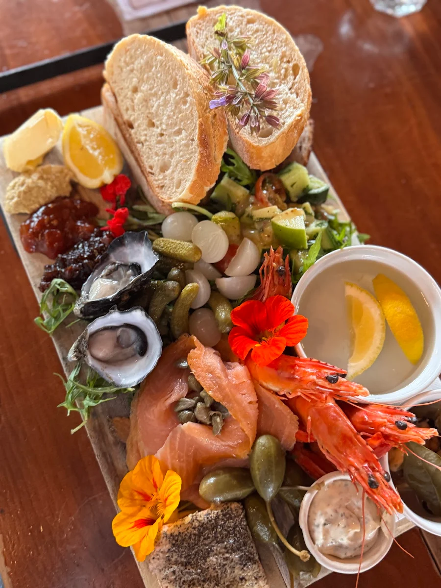 Food & drink, The Pig & Whistle Tavern Main Ridge