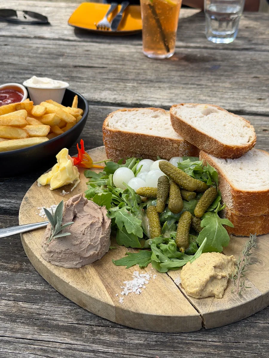 Food & drink, The Pig & Whistle Tavern Main Ridge