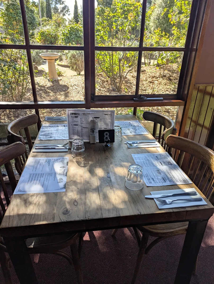 Vibe, The Pig & Whistle Tavern Main Ridge