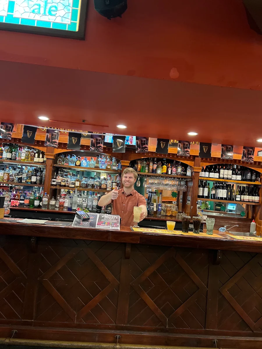 Vibe, Foxy Malone's Irish Pub