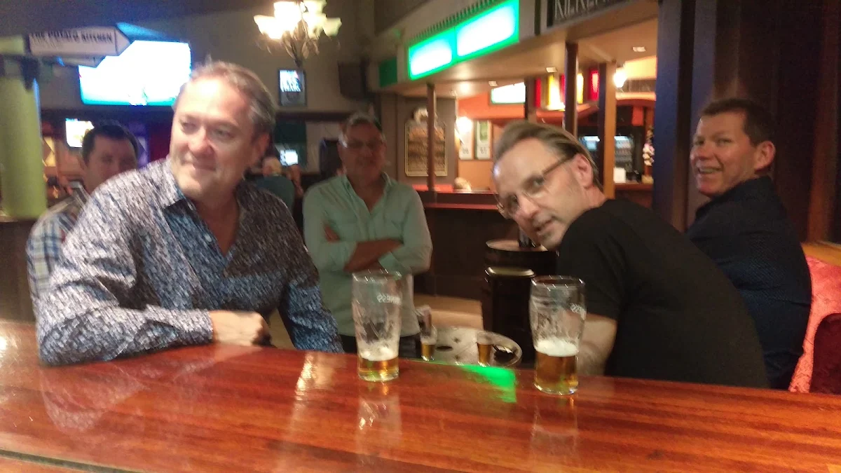 Vibe, Foxy Malone's Irish Pub