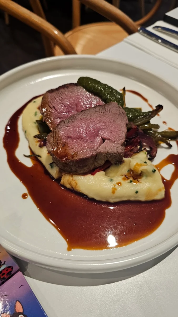 Food & drink, Dazzas Bar at RACV Noosa Resort