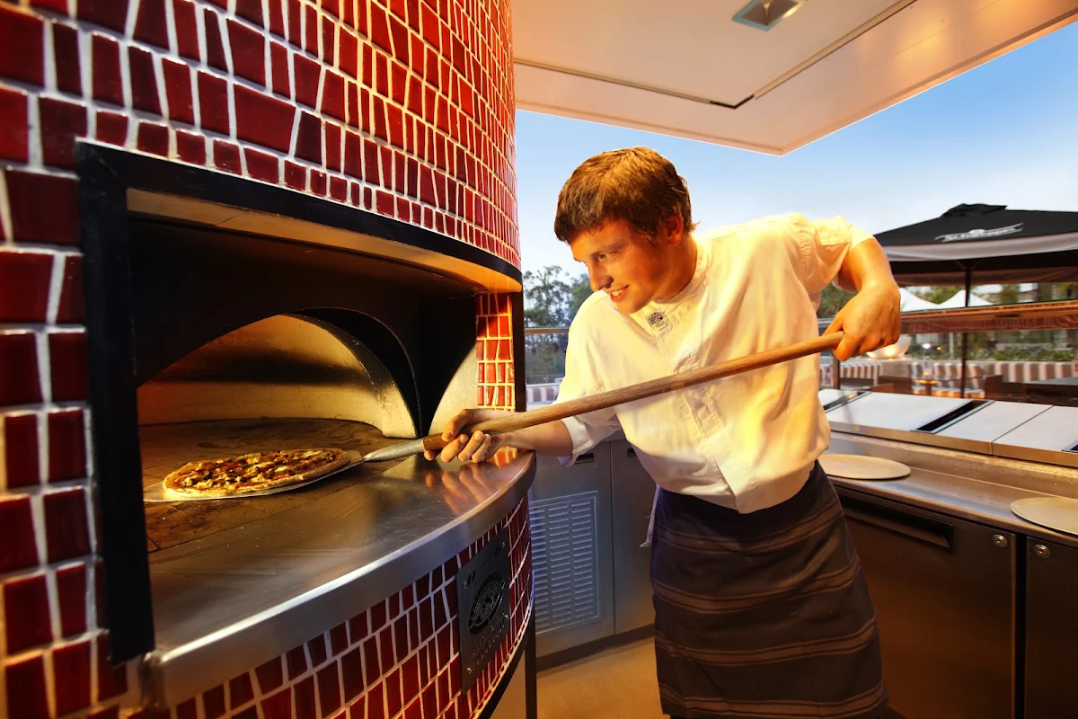 Vibe, Dazzas Bar at RACV Noosa Resort