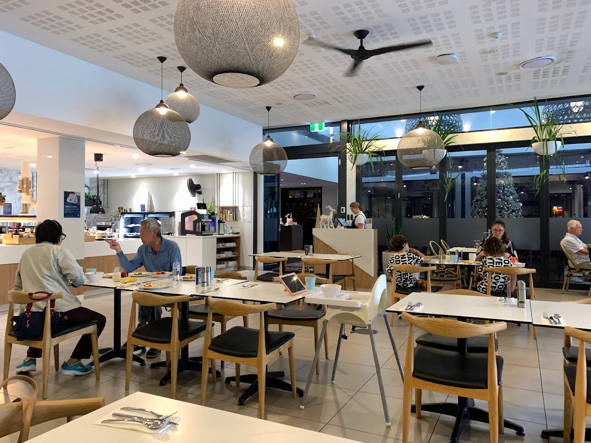 Vibe, Dazzas Bar at RACV Noosa Resort