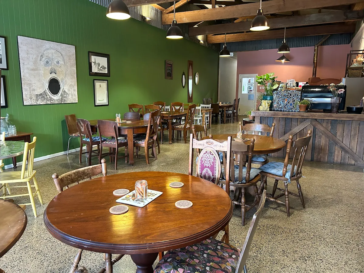 Vibe, Rubony’s Cafe