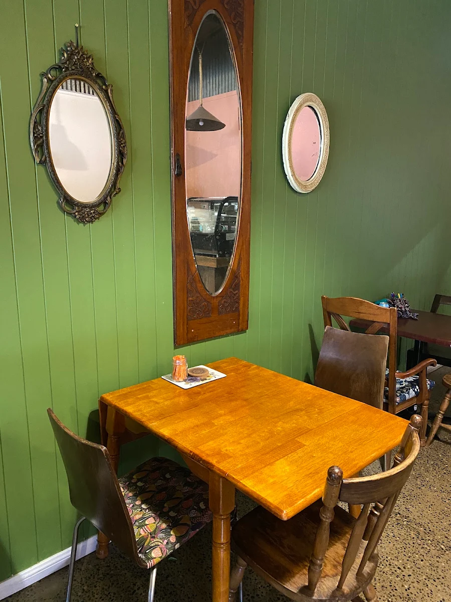 Vibe, Rubony’s Cafe