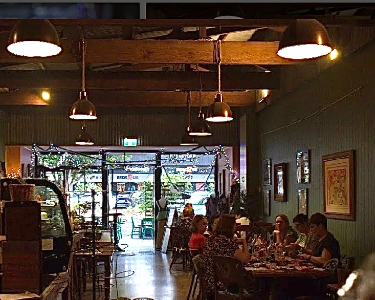Vibe, Rubony’s Cafe