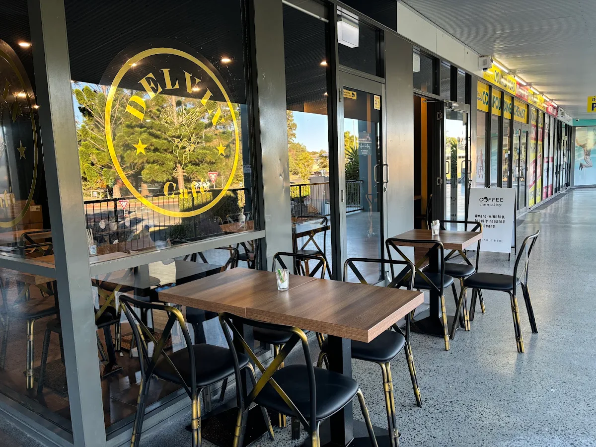 Vibe, Delvin Café