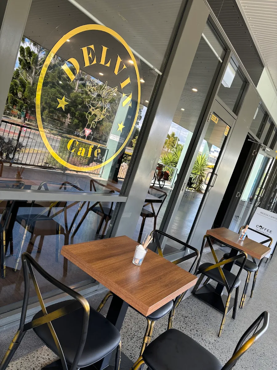 Vibe, Delvin Café
