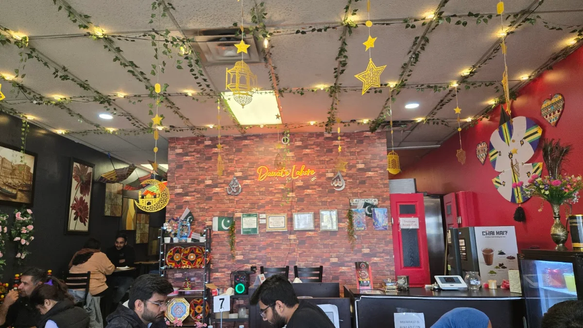 Vibe, LAHORI CHARGHA HUTT