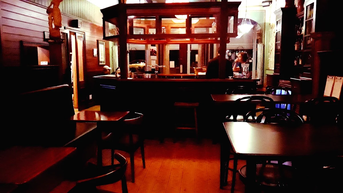 Vibe, The Main Bar