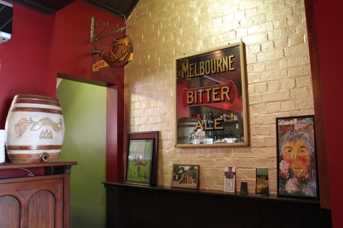 Vibe, The Main Bar