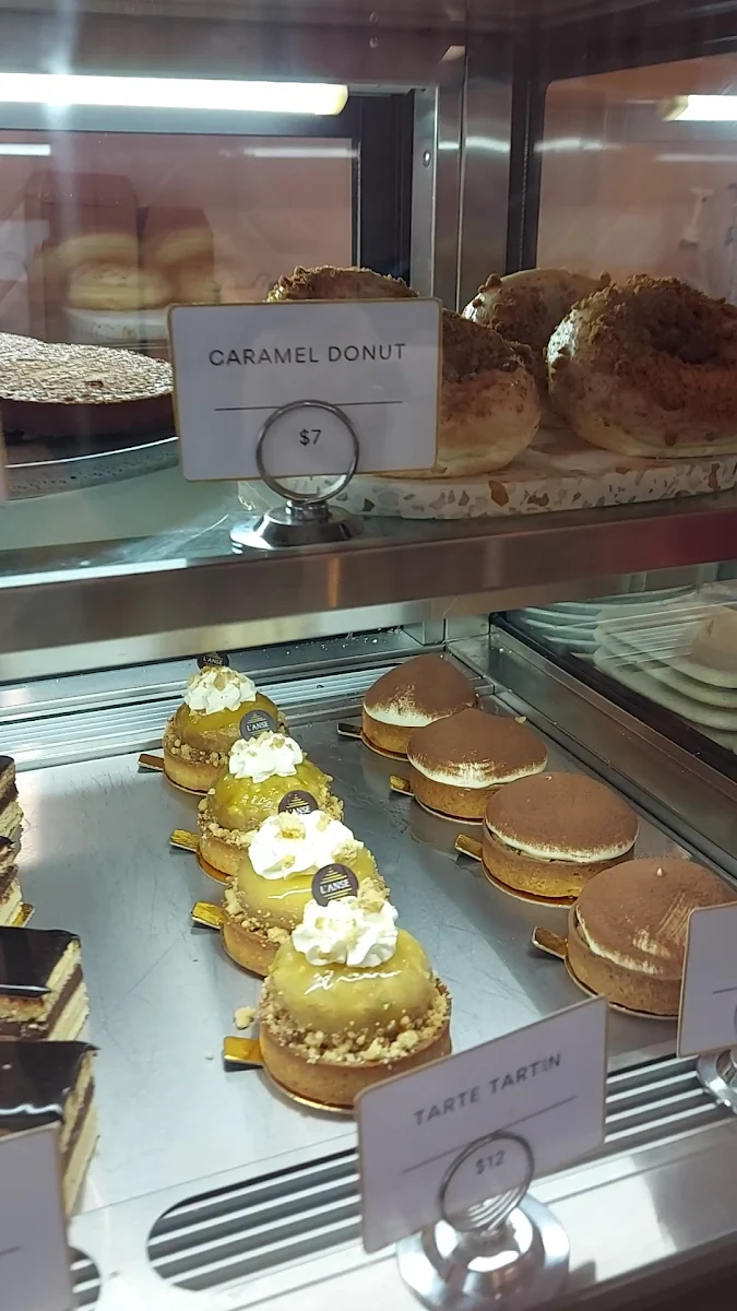 Food & drink, L'Anse French Café & Croissanterie