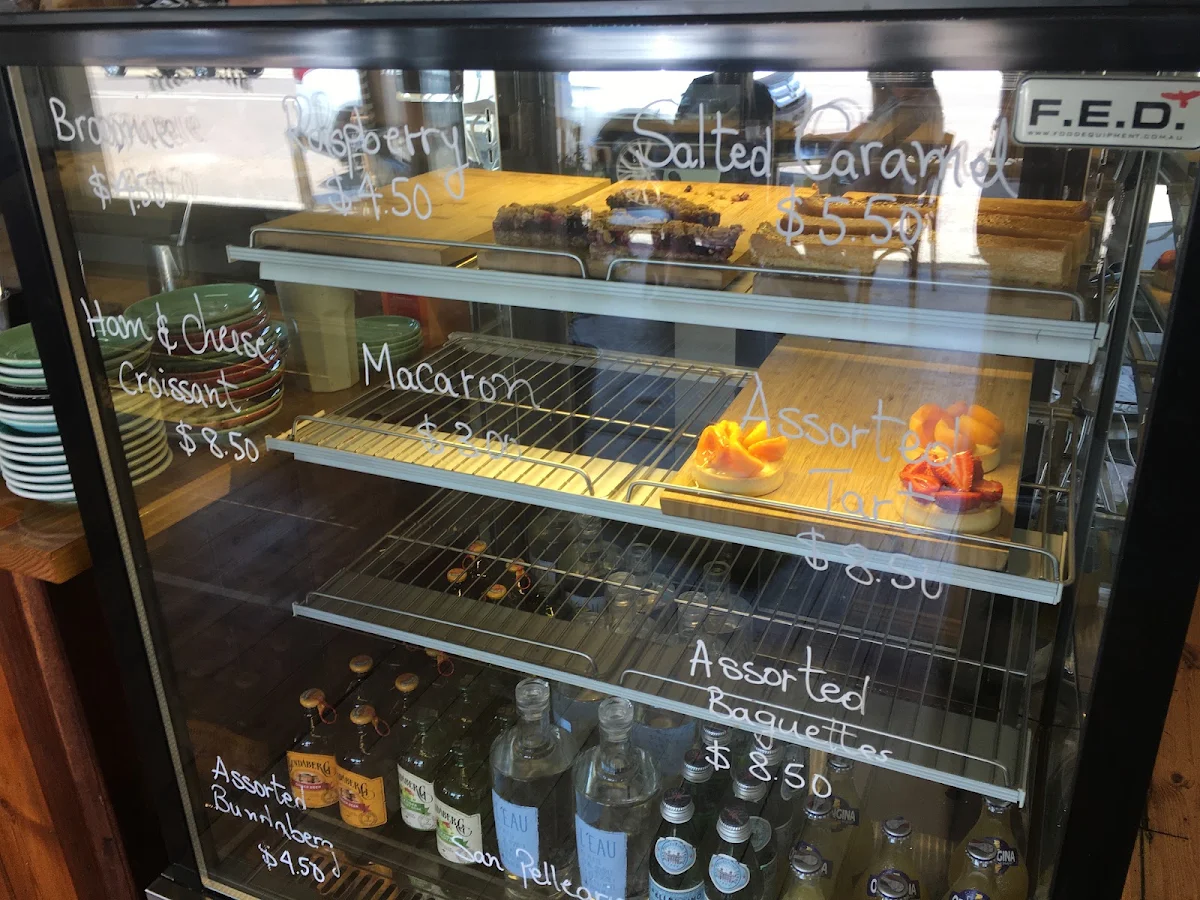 Vibe, L'Anse French Café & Croissanterie