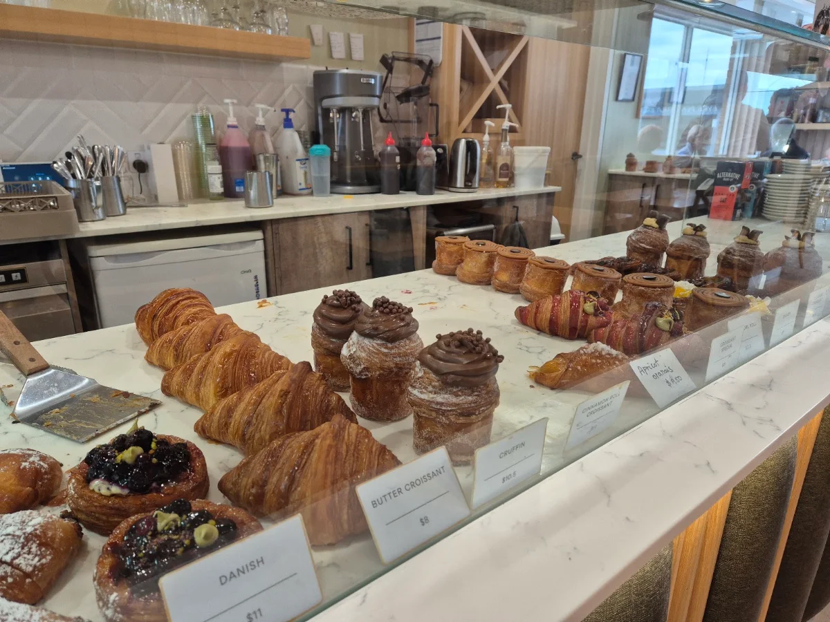 Vibe, L'Anse French Café & Croissanterie