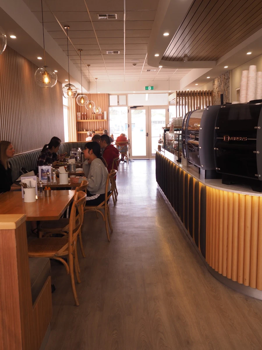 Vibe, L'Anse French Café & Croissanterie
