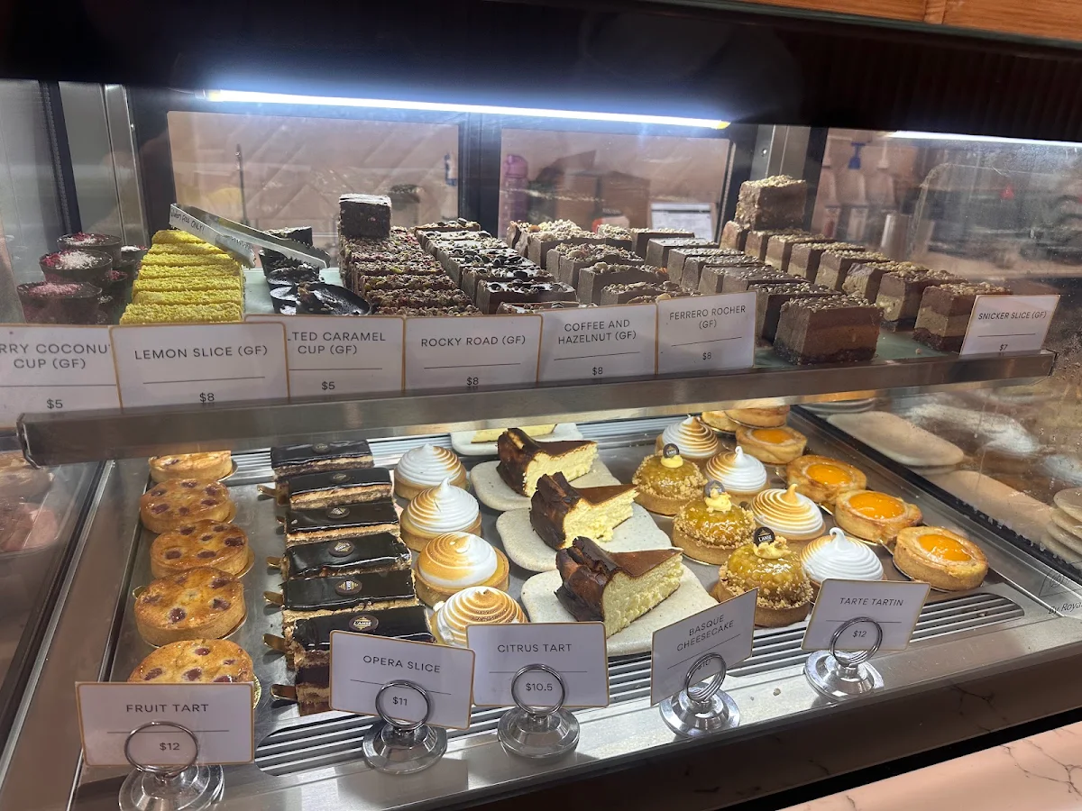 Vibe, L'Anse French Café & Croissanterie