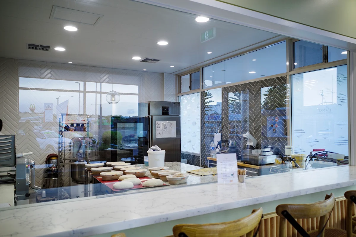 Vibe, L'Anse French Café & Croissanterie