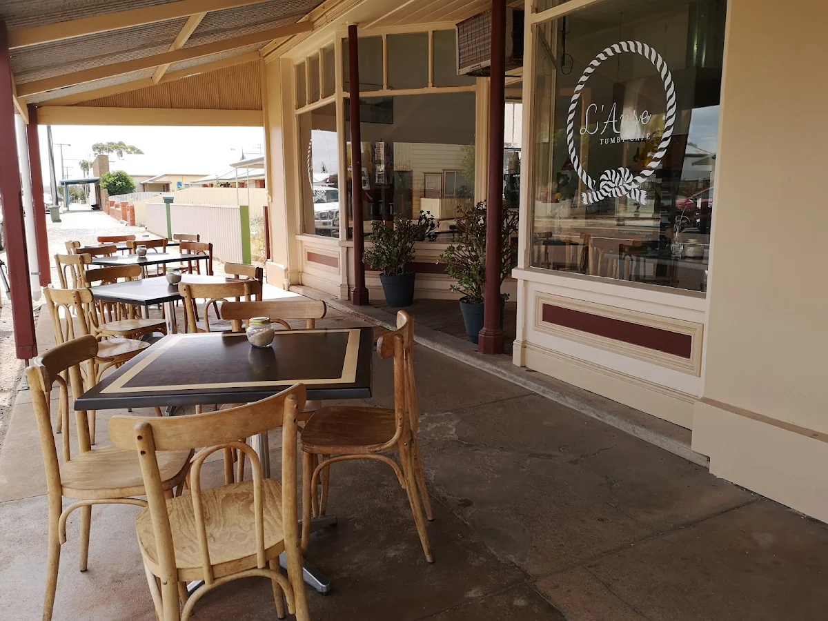 Vibe, L'Anse French Café & Croissanterie