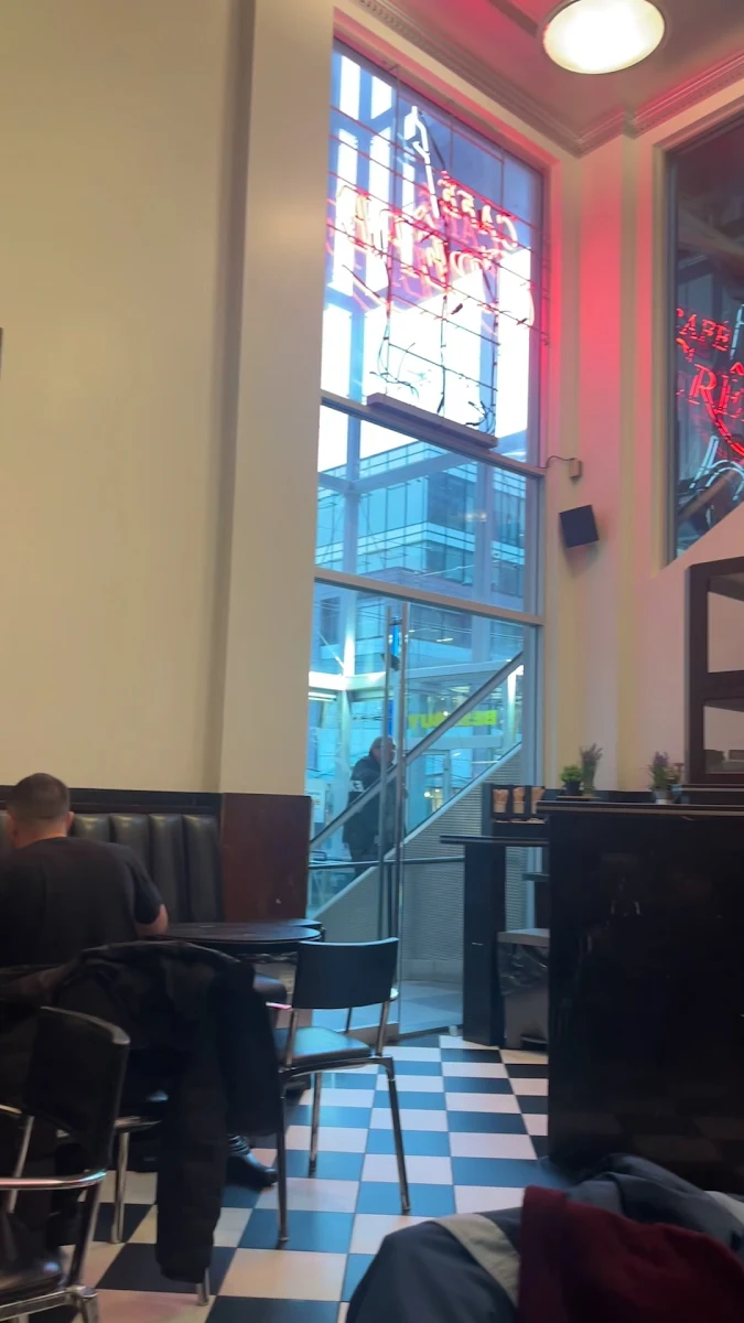 Vibe, Café Crêpe Express