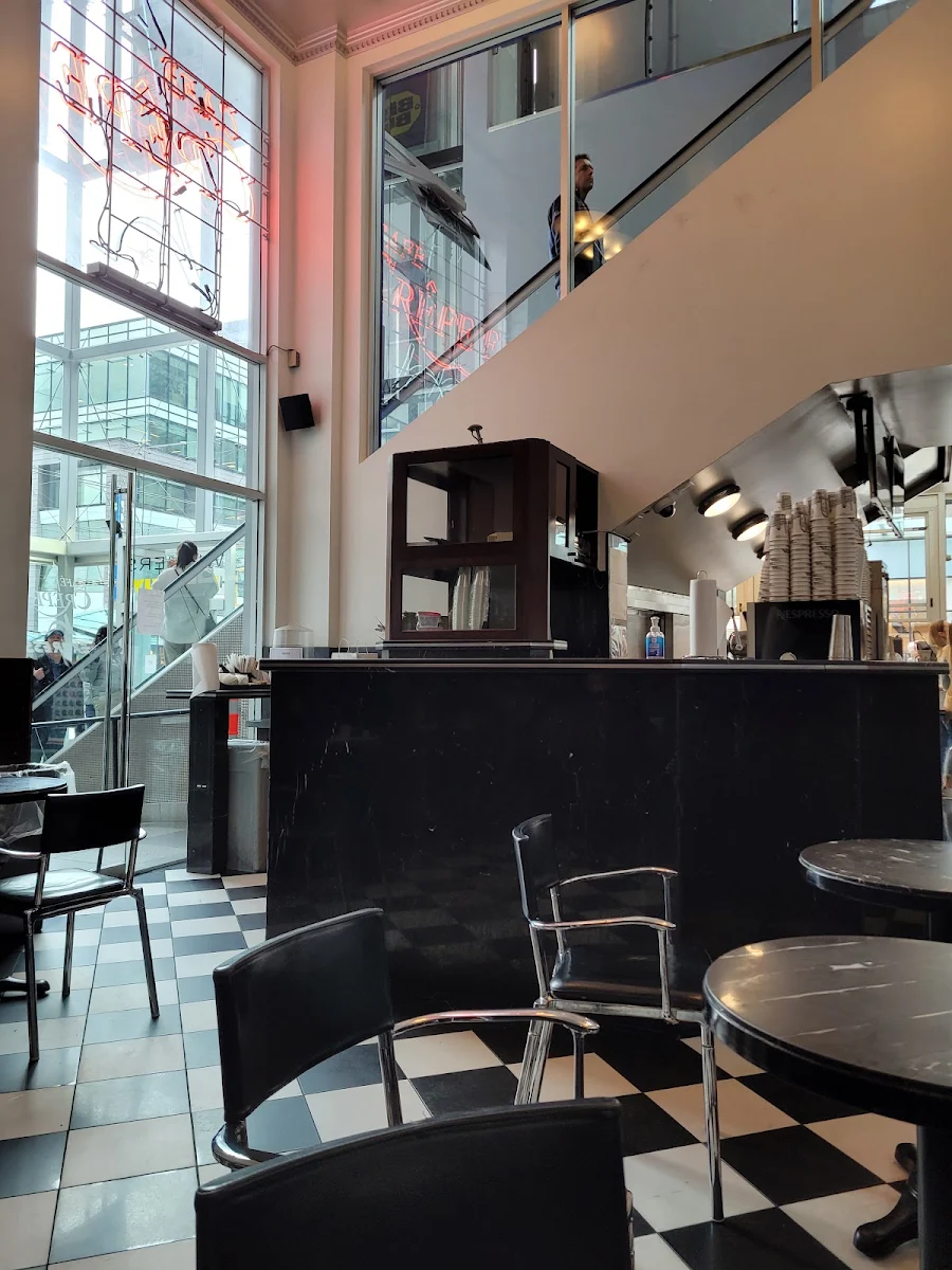 Vibe, Café Crêpe Express