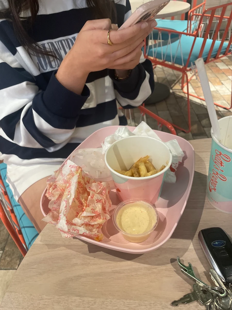 Food & drink, Betty's Burgers
