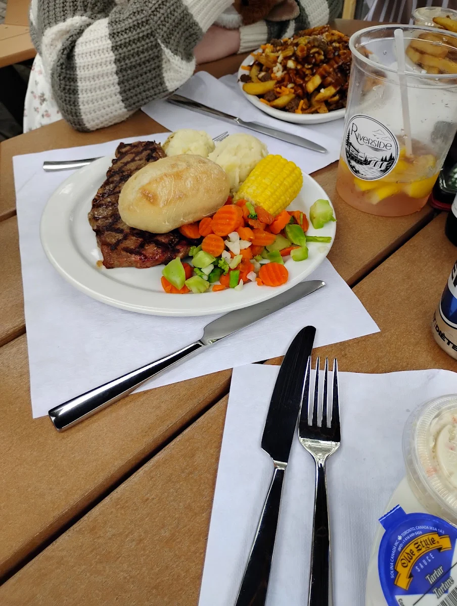 Food & drink, The Riverside Restaurant
