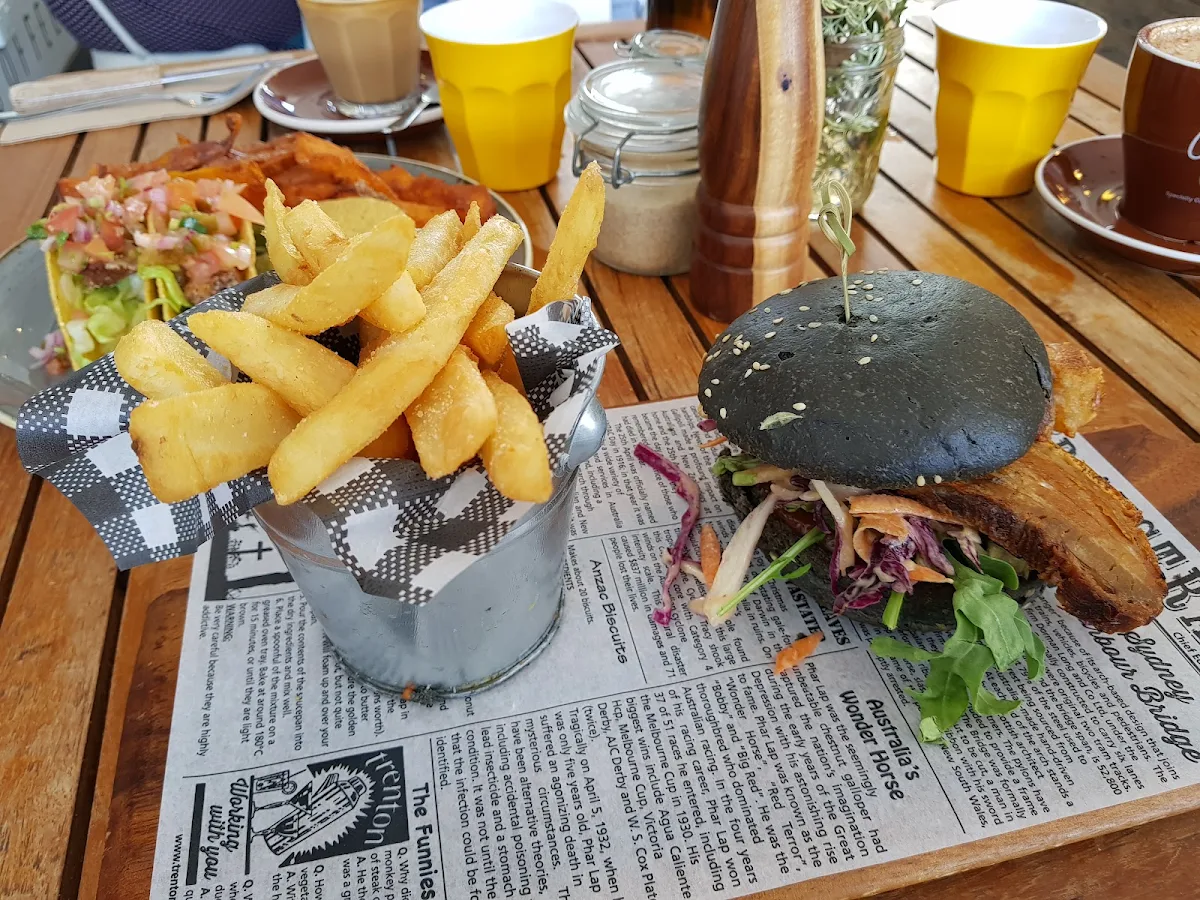 Food & drink, Common Grounds Corner